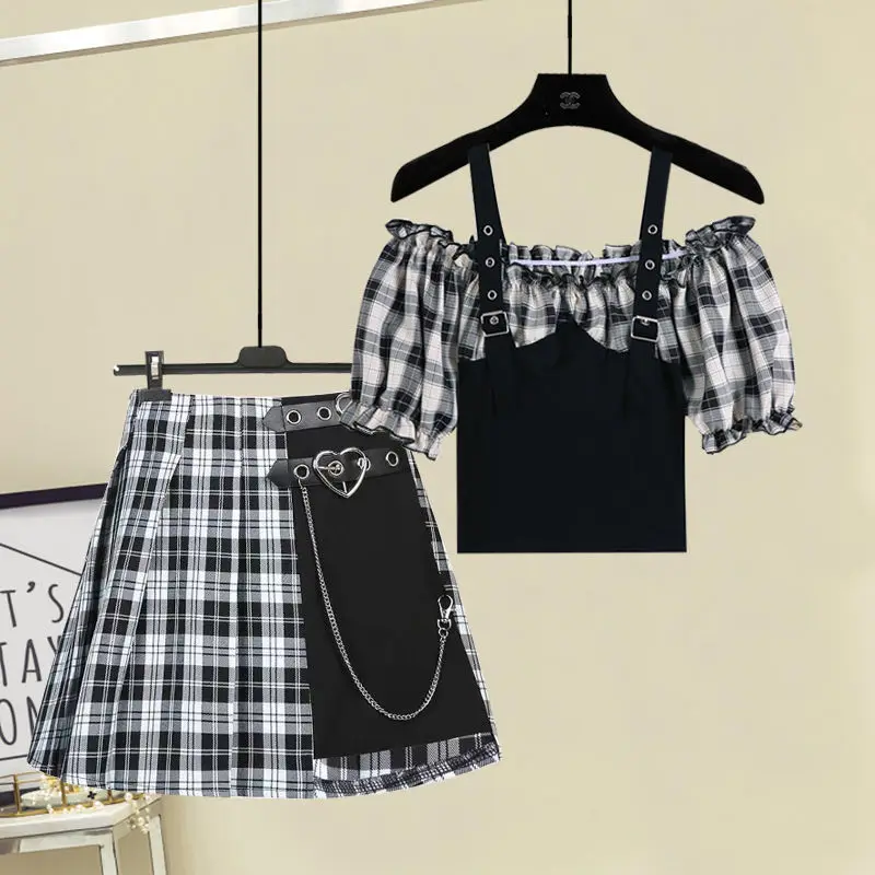 Summer Plaid Stitching Women Pleated Skirt Love Belt Chain High Waist JK Mini Skirts Off-shoulder Short-sleeved Two-piece Suit 
Summer Plaid Stitching Women Pleated Skirt Love Belt Chain High Waist JK Mini Skirts Off-shoulder Short-sleeved Two-piece Suit