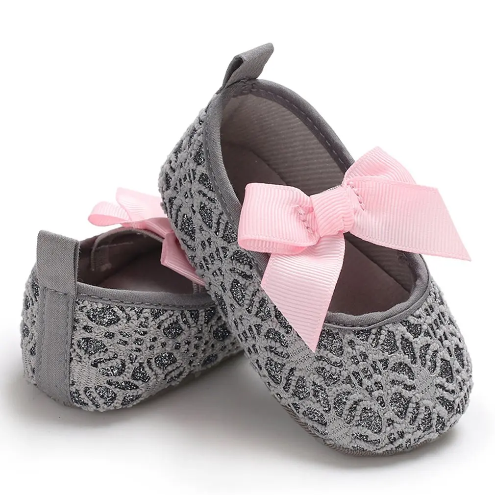 OUTAD Newborn Baby Girl Shoes Fashion Baby Moccasins Lace Bowknot Decor Soft Bottom Soled Non-slip Crib First Walker Baby Shoes
OUTAD Newborn Baby Girl Shoes Fashion Baby Moccasins Lace Bowknot Decor Soft Bottom Soled Non-slip Crib First Walker Baby Shoes