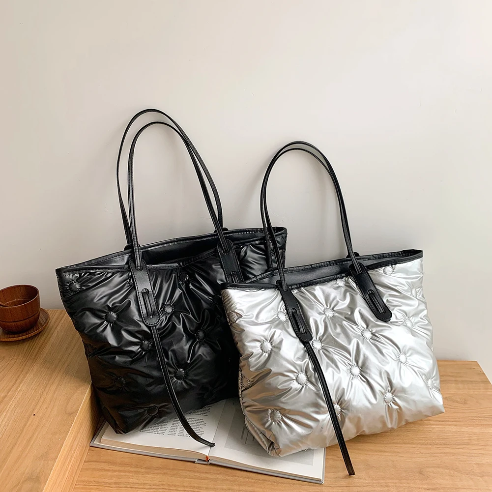 Cotton Large Capacity Shopper Tote Bag for Women 2021 Winter Quilted Padded Woman Handbag Shoulder Bag
Cotton Large Capacity Shopper Tote Bag for Women 2021 Winter Quilted Padded Woman Handbag Shoulder Bag