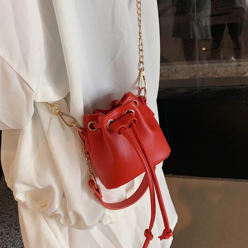 Luxury Brand Female Mini Tote Bucket Bag 2021 Summer New Quality Leather Women's Designer Handbag Chain Shoulder Messenger Bag
Luxury Brand Female Mini Tote Bucket Bag 2021 Summer New Quality Leather Women's Designer Handbag Chain Shoulder Messenger Bag