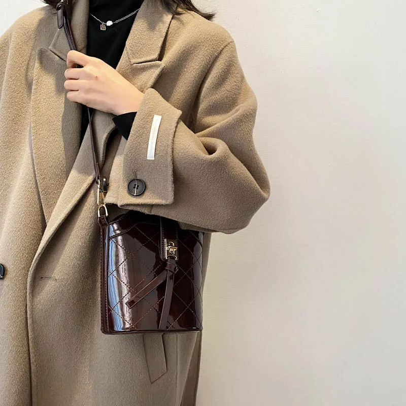 Handbag 2021 Fashion Diamond Lattice Bucket Women's Shoulder Bags Pu Leather Messenger Bags Crossbody Bags Bolsa Feminina
Handbag 2021 Fashion Diamond Lattice Bucket Women's Shoulder Bags Pu Leather Messenger Bags Crossbody Bags Bolsa Feminina