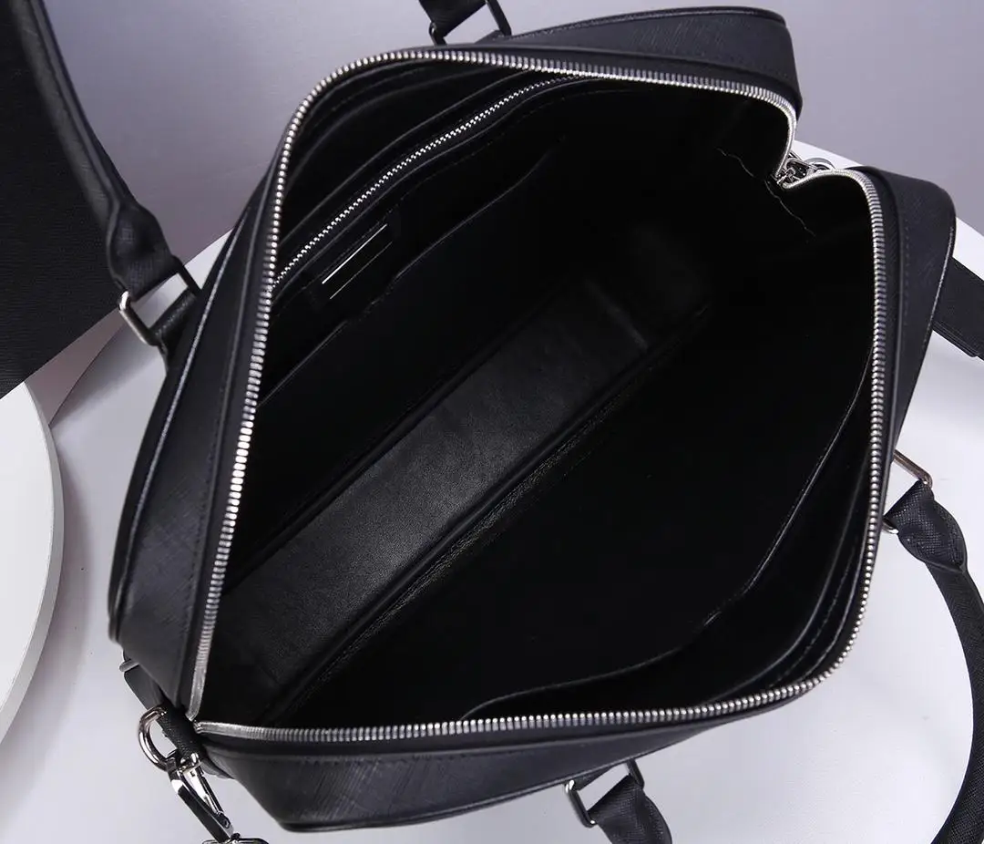 2021 men's leather black blue designer briefcase high quality large capacity laptop bag retro fashion waterproof handbag office
2021 men's leather black blue designer briefcase high quality large capacity laptop bag retro fashion waterproof handbag office