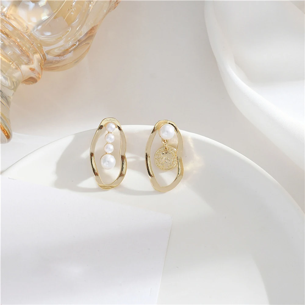 Vintage Irregular Asymmetric Earrings Metal Coin Natural Pearl Earrings For Female Jewelry Accessories
Vintage Irregular Asymmetric Earrings Metal Coin Natural Pearl Earrings For Female Jewelry Accessories