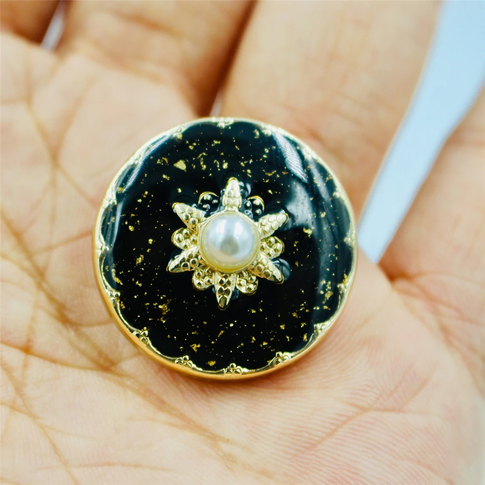 10pcs Fashion Black Pearl Buttons Beautiful Decorative Buttons for Clothing Handicraft Accessories Shirt Sweater Jacket Buttons
10pcs Fashion Black Pearl Buttons Beautiful Decorative Buttons for Clothing Handicraft Accessories Shirt Sweater Jacket Buttons