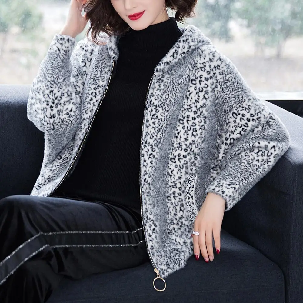 Women Korean Thick Warm Imitation Mink Cashmere Sweater Cardigan Women's Autumn Hooded Zipper Knitted Loose Short Cardigans D179
Women Korean Thick Warm Imitation Mink Cashmere Sweater Cardigan Women's Autumn Hooded Zipper Knitted Loose Short Cardigans D179