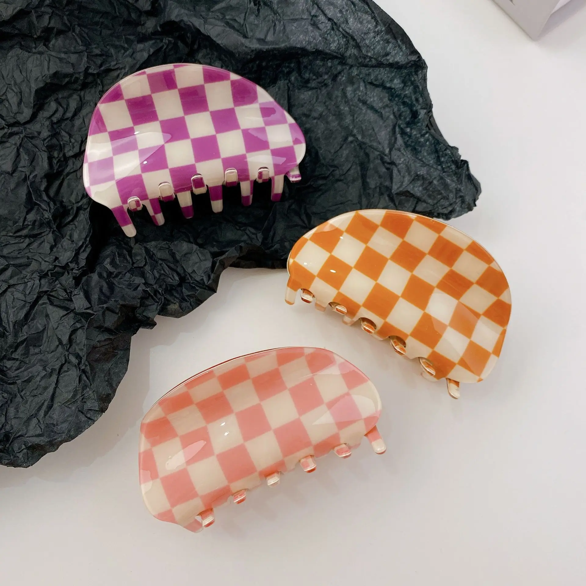 Новый дизайн, черно-белая шахматная полукруглая ацетатная заколка с крапанами, женская заколка для волос Мемфиса, зажим для акулы, аксессуа...
Новый дизайн, черно-белая шахматная полукруглая ацетатная заколка с крапанами, женская заколка для волос Мемфиса, зажим для акулы, аксессуа...