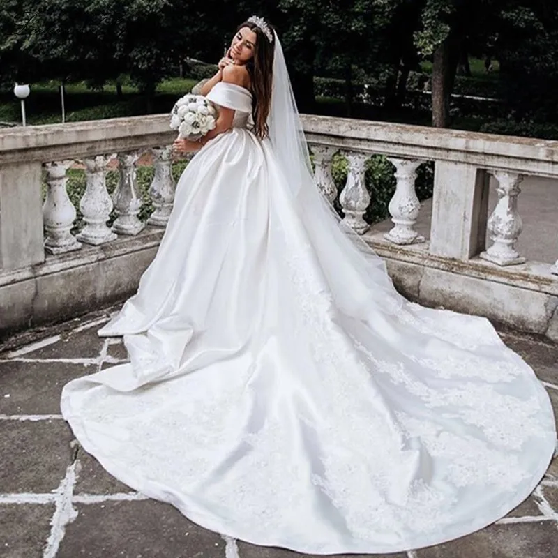 A-line Satin Dresses for Wedding Party 2020 Off Shoulder Lace Appliques Pleated Floor Length Vestido de Novia Bridal Gowns
A-line Satin Dresses for Wedding Party 2020 Off Shoulder Lace Appliques Pleated Floor Length Vestido de Novia Bridal Gowns
