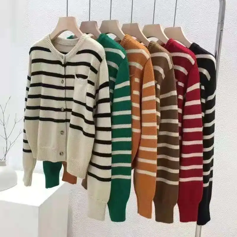 Korean Style Knitted Cardigan Women's Round Neck Contrast Striped Sweater Open Coat Women's Autumn Small Pocket Sweater
Korean Style Knitted Cardigan Women's Round Neck Contrast Striped Sweater Open Coat Women's Autumn Small Pocket Sweater