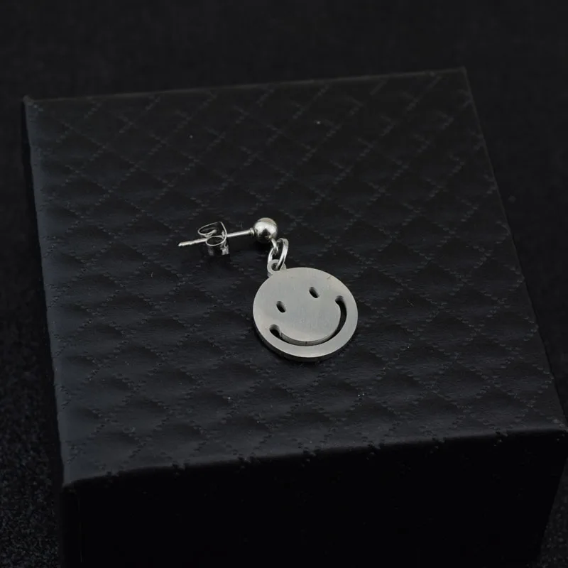 1pcs Trendy Unisex Smiley Earrings for Men Women 2020 Hip Hop Stainless Steel Smile Statement Ear Piercing Punk Jewelry Earrings
1pcs Trendy Unisex Smiley Earrings for Men Women 2020 Hip Hop Stainless Steel Smile Statement Ear Piercing Punk Jewelry Earrings