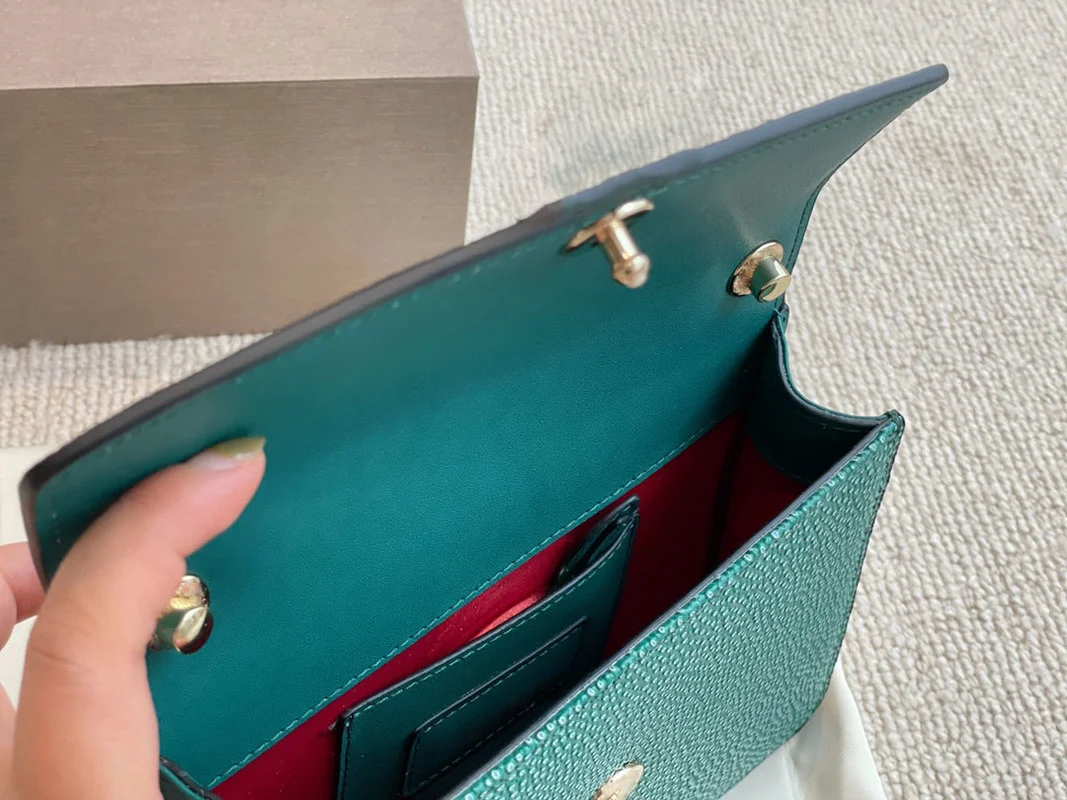 101972 2021New women's fashion classic chain bag single shoulder bag diagonal bag
101972 2021New women's fashion classic chain bag single shoulder bag diagonal bag