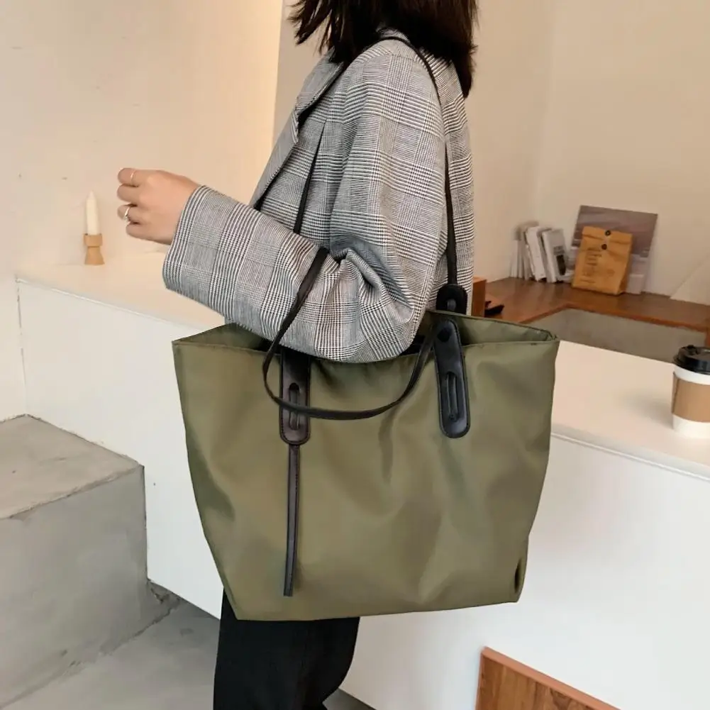 Simple Women Nylon Tote Bag Single Shoulder with Zipper Portable Versatile Large Capacity Lady Handbag for Shopping Commuting
Simple Women Nylon Tote Bag Single Shoulder with Zipper Portable Versatile Large Capacity Lady Handbag for Shopping Commuting