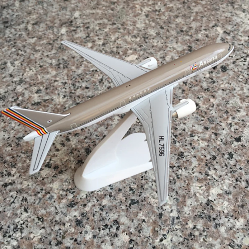 1:500 Scale B777-200 Model Asiana HL7596 Air Airlines with Landing Gears Alloy Aircraft Plane Collection Display Model
1:500 Scale B777-200 Model Asiana HL7596 Air Airlines with Landing Gears Alloy Aircraft Plane Collection Display Model