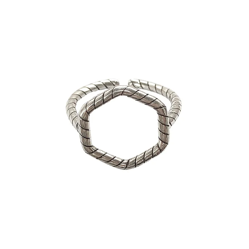 New European and American Retro Twill Ring Women's Simple Opening Geometric Rings Niche Design Copper Jewelry Gift
New European and American Retro Twill Ring Women's Simple Opening Geometric Rings Niche Design Copper Jewelry Gift