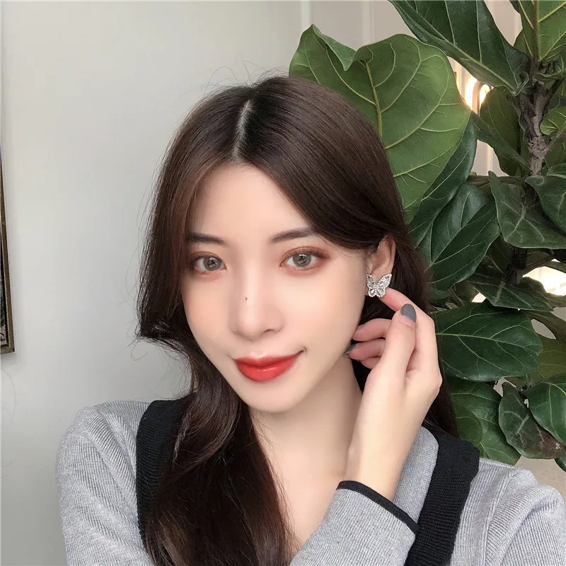 YANGLIUJIA Korea Super Fairy Temperament Elegant Fashion Crystal Stereo Butterfly Earrings 2020 New Tide Earrings Women Jewelry
YANGLIUJIA Korea Super Fairy Temperament Elegant Fashion Crystal Stereo Butterfly Earrings 2020 New Tide Earrings Women Jewelry