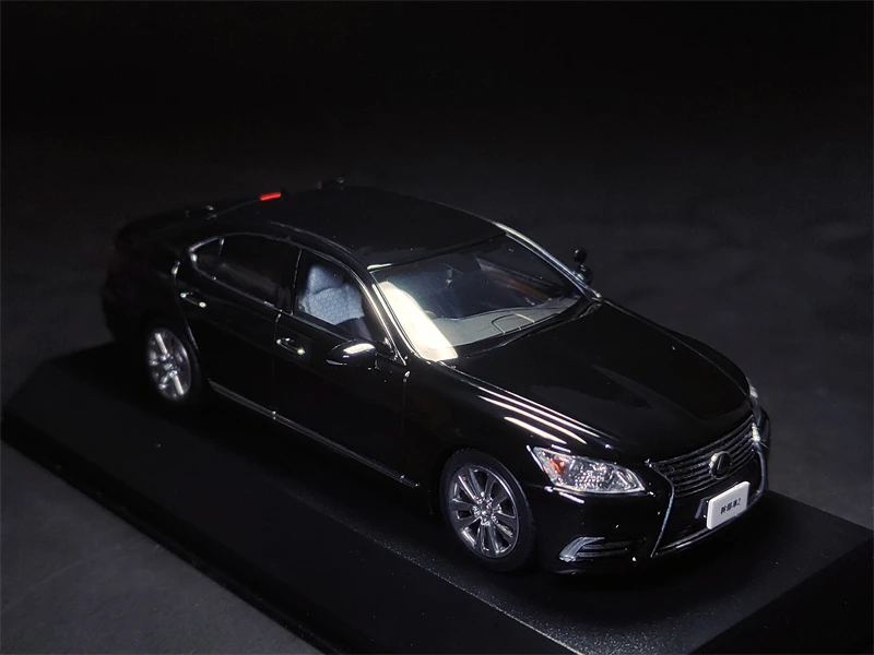 HeyToys Rais 1/43 Lexus LS460 POLICE CAR 2015 DieCast Model Collection Limited Edition
HeyToys Rais 1/43 Lexus LS460 POLICE CAR 2015 DieCast Model Collection Limited Edition