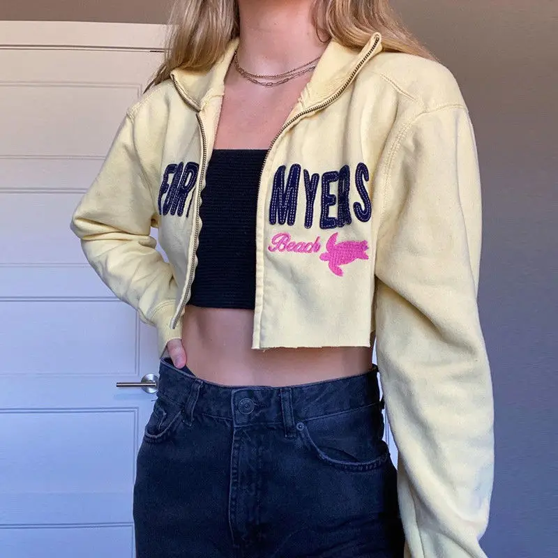 Retro 2021 Letter Short Sweater Zipper Sweatshirt Women Embroidery Yellow Harajuku Hoodie Oversized Long Sleeves Korean Tops
Retro 2021 Letter Short Sweater Zipper Sweatshirt Women Embroidery Yellow Harajuku Hoodie Oversized Long Sleeves Korean Tops