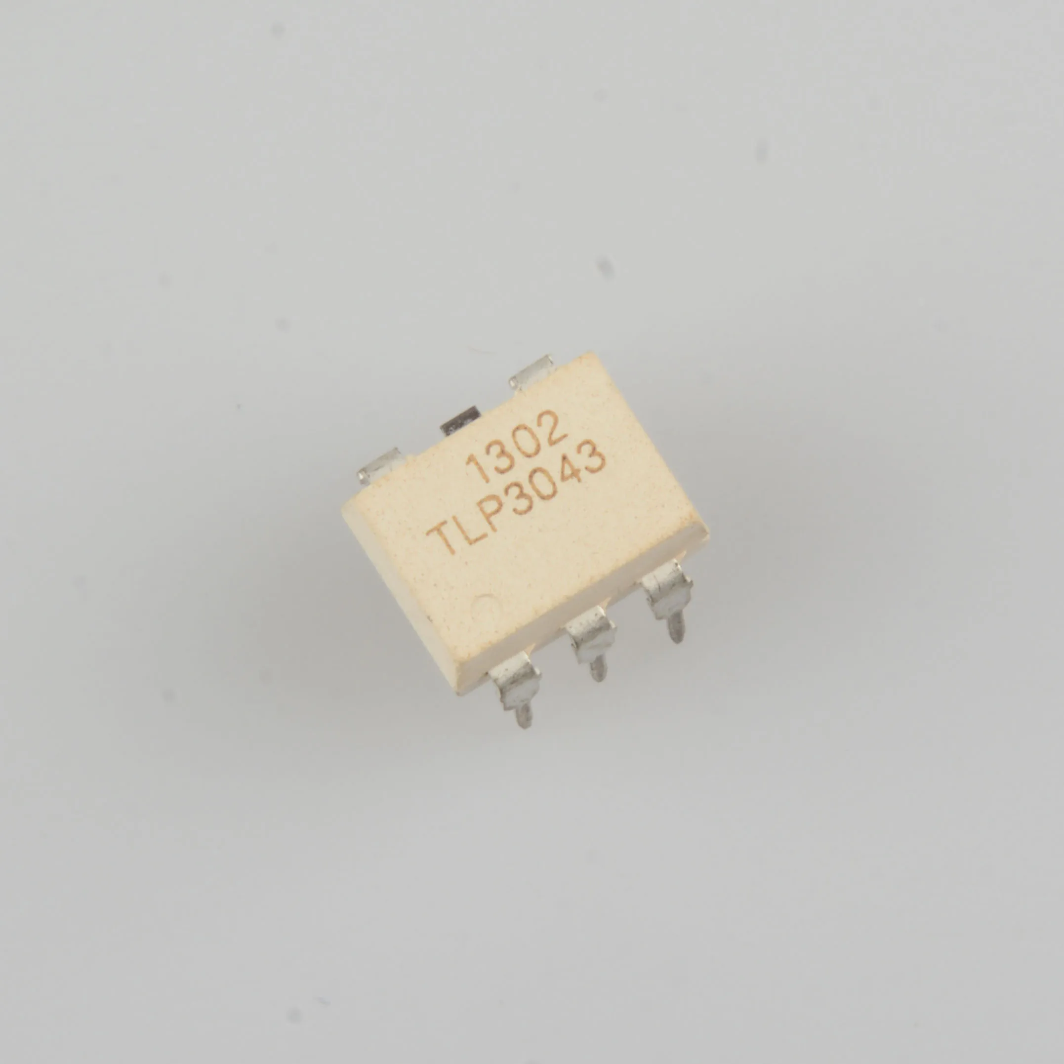 В интегрированное оптоэлектронное соединительное устройство IC TLP3043 DIP - 6 |