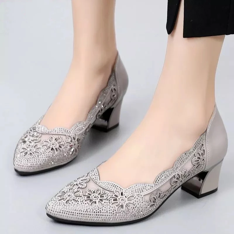 miaoguan 2021 Summer Fashion Hollow Out Genuine Leather Pumps Women Shoes Med Heels Square Heel Mesh Ladies Office Shoes Crystal
miaoguan 2021 Summer Fashion Hollow Out Genuine Leather Pumps Women Shoes Med Heels Square Heel Mesh Ladies Office Shoes Crystal