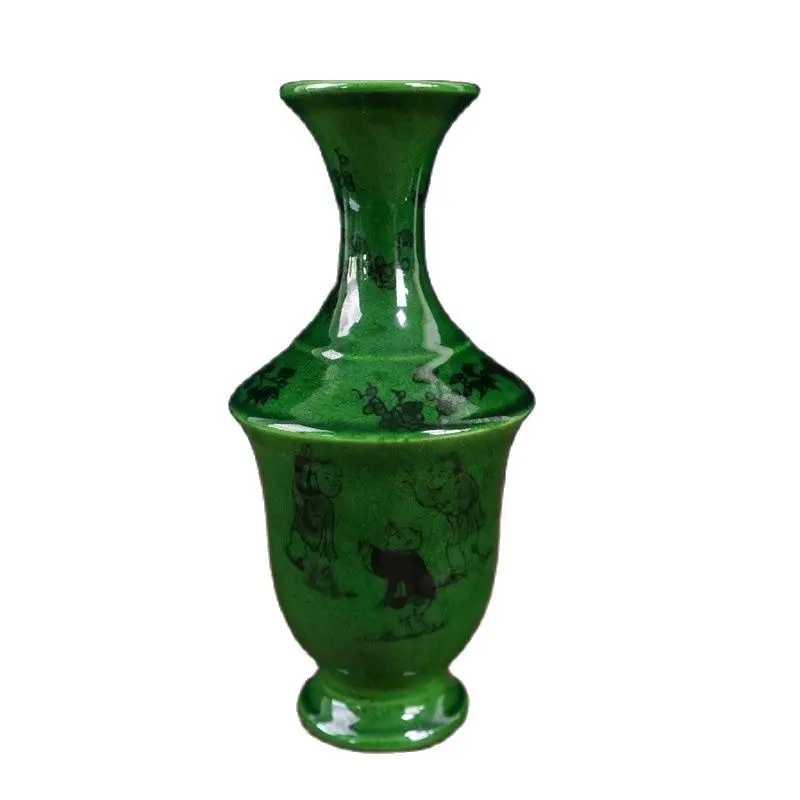 

Китайская старинная фарфоровая зеленая глазурованная ваза с рисунком