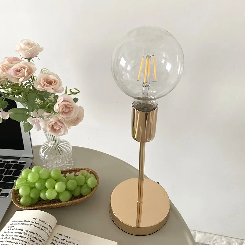 Vintage LED Simple Table Lamps Bedside Desk Lamp Home Desk Decoration Light Fixture Minimalist Art Deco Study Lighting Gold Lamp
Vintage LED Simple Table Lamps Bedside Desk Lamp Home Desk Decoration Light Fixture Minimalist Art Deco Study Lighting Gold Lamp