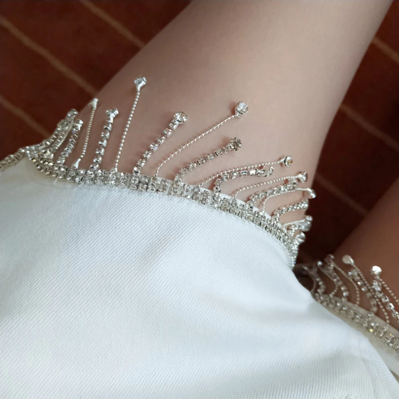 2020 New Summer High Quality Diamond Tassels Denim Shorts Woman Fashion High Waist Jeans Shorts
2020 New Summer High Quality Diamond Tassels Denim Shorts Woman Fashion High Waist Jeans Shorts