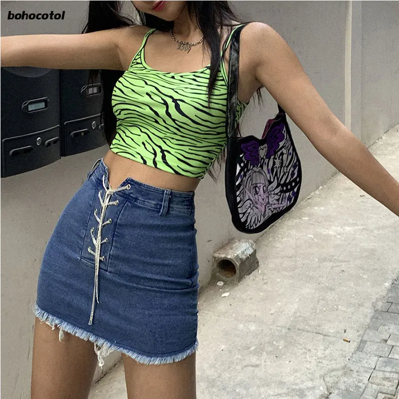 2020 summer new women's sling word collar slim printed short paragraph exposed navel small vest top women
2020 summer new women's sling word collar slim printed short paragraph exposed navel small vest top women