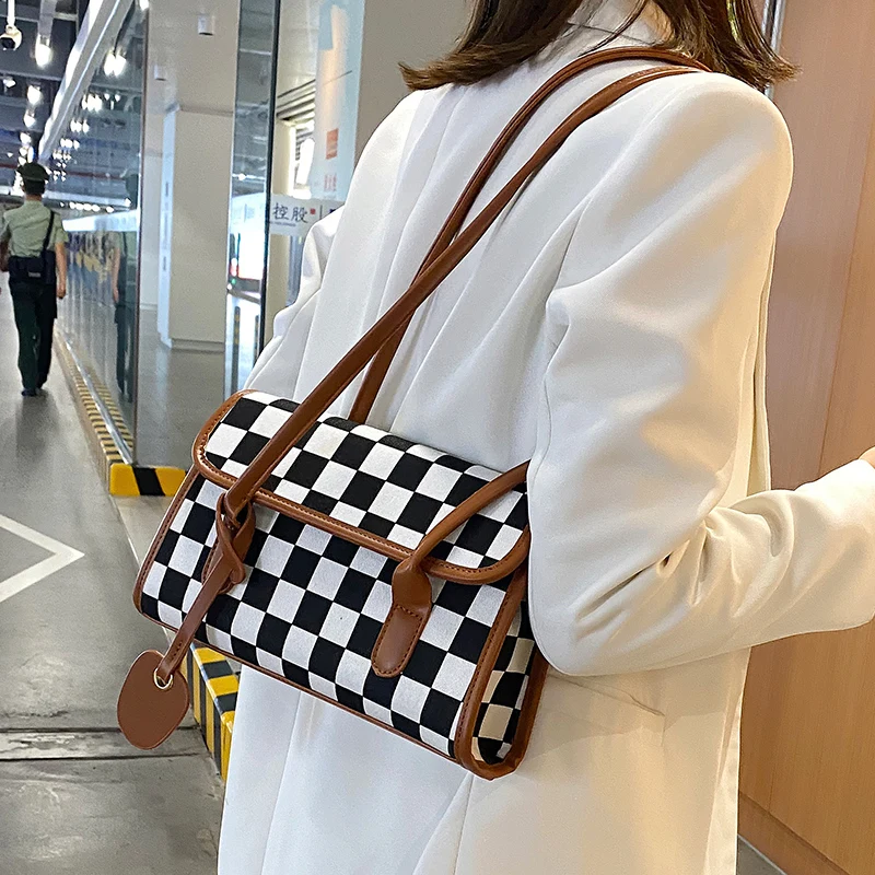 Large Capacity Shoulder Handbag 2021 New Summer Canvas Shoulder Bag Versatile Lattice Small Square Bag
Large Capacity Shoulder Handbag 2021 New Summer Canvas Shoulder Bag Versatile Lattice Small Square Bag