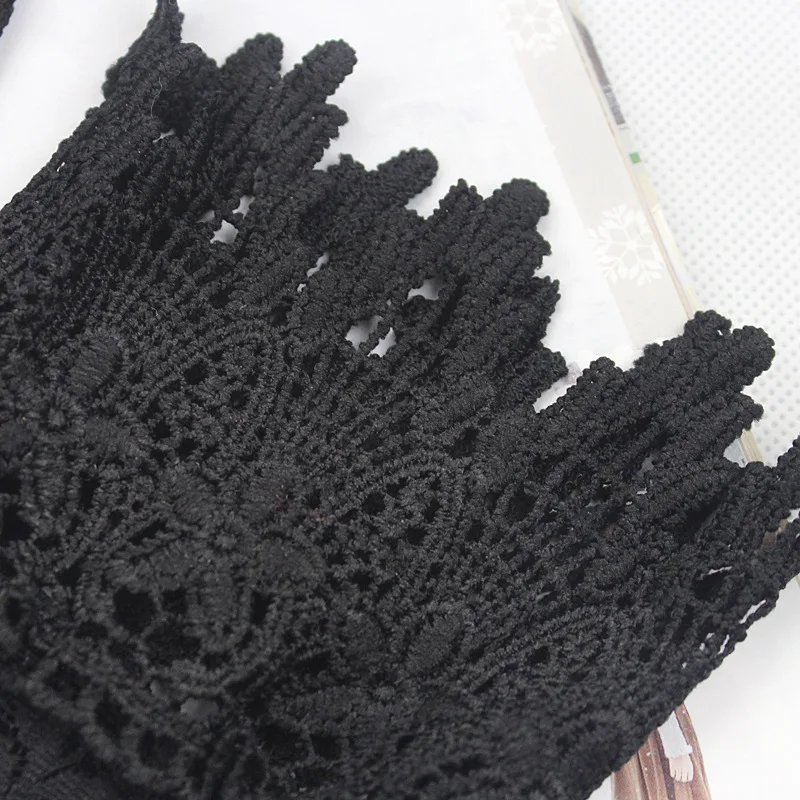 Korean 2021 Spring Women Lace Gloves Fingerless Lace Crochet Wrist Mittens Elegant Ladies White Black Lace Female Gloves AGB653
Korean 2021 Spring Women Lace Gloves Fingerless Lace Crochet Wrist Mittens Elegant Ladies White Black Lace Female Gloves AGB653