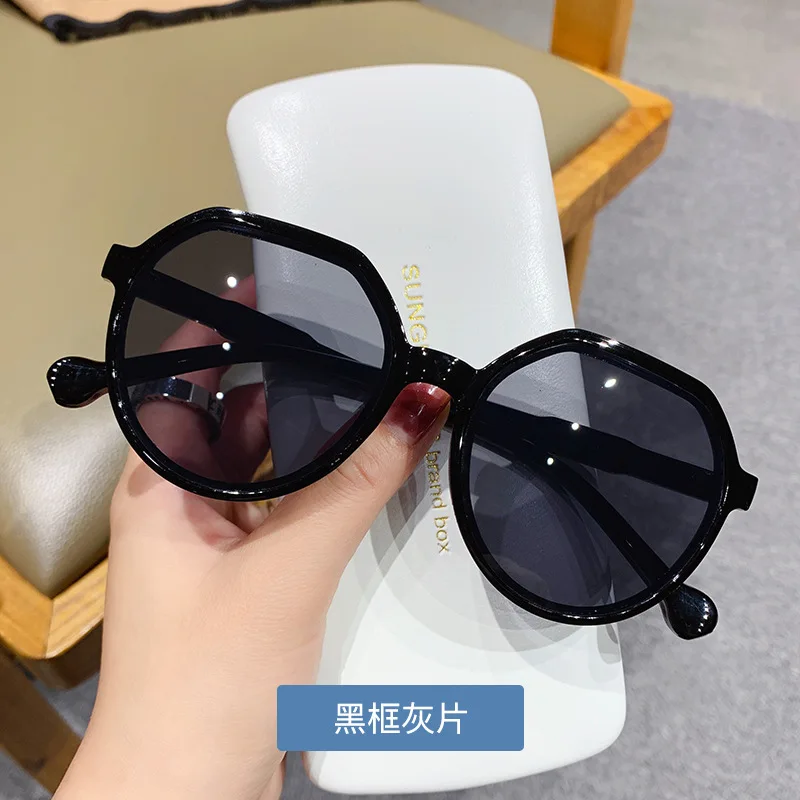 Abay Vintage Square Sunglasses Women Luxury Brand Large Cat Eye Female Sun Glasses White Fashion Trendy Driving UV400 Oculos De 
Abay Vintage Square Sunglasses Women Luxury Brand Large Cat Eye Female Sun Glasses White Fashion Trendy Driving UV400 Oculos De