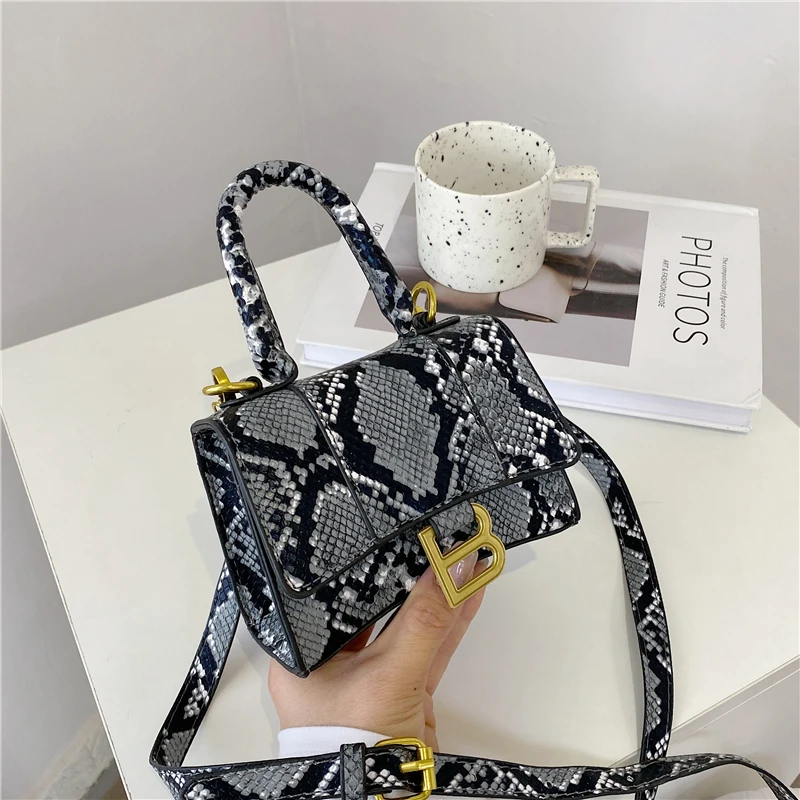 YANXI Brand Shoulder Bag For Women 2021 Stylish Crossbody Bag Designer PU Leather Handbag Mini Ladies Pures Female Messenger Bag
YANXI Brand Shoulder Bag For Women 2021 Stylish Crossbody Bag Designer PU Leather Handbag Mini Ladies Pures Female Messenger Bag