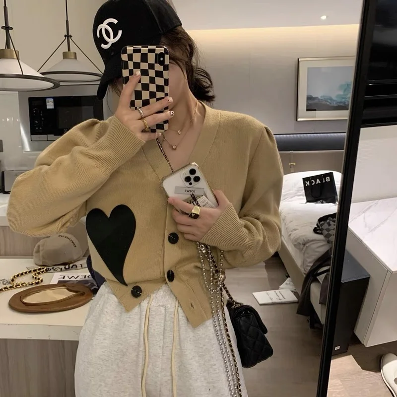 2021 Autumn Winter New Fashion Street Style Women's Love Sweater Cardigan V-neck Single Breasted Thick Slim Sweater Coats
2021 Autumn Winter New Fashion Street Style Women's Love Sweater Cardigan V-neck Single Breasted Thick Slim Sweater Coats