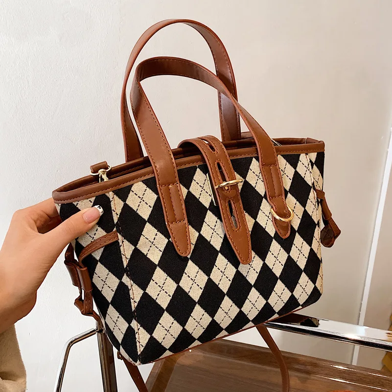 Fashion Retro Rhombus Large-capacity Lock Messenger Bag Women's Leisure Shopping Travel Mobile Phone Change Portable Tote Bag
Fashion Retro Rhombus Large-capacity Lock Messenger Bag Women's Leisure Shopping Travel Mobile Phone Change Portable Tote Bag