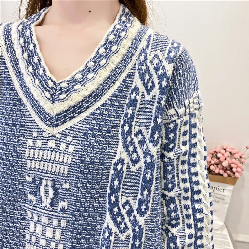 Women Vintage Print Fashion Elegant Knitted Sweaters 2021 Autumn New V-neck Blue Sweater Pullover Jumper Woman Winter Clothes
Women Vintage Print Fashion Elegant Knitted Sweaters 2021 Autumn New V-neck Blue Sweater Pullover Jumper Woman Winter Clothes