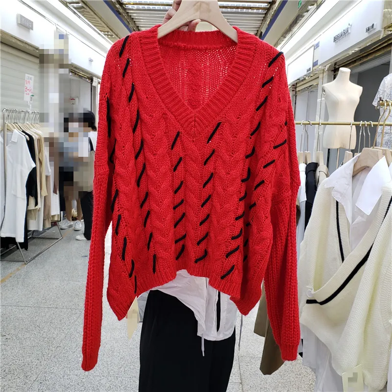 2021 Autumn New V-neck Loose Sweater Women's Leisure Style Twist Knitwear Sweaters Female Red Long Sleeve Knit Shirt
2021 Autumn New V-neck Loose Sweater Women's Leisure Style Twist Knitwear Sweaters Female Red Long Sleeve Knit Shirt