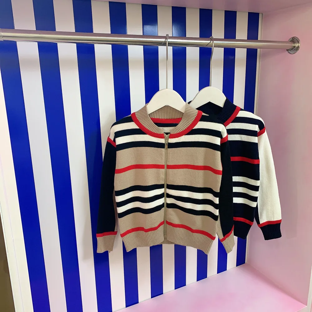 Baby Girls Knitted Sweater Children's Outerwear Winter Designer Clothes Kids Long Sleeve Coat Stripe Boys Cardigan Jacket Autumn
Baby Girls Knitted Sweater Children's Outerwear Winter Designer Clothes Kids Long Sleeve Coat Stripe Boys Cardigan Jacket Autumn