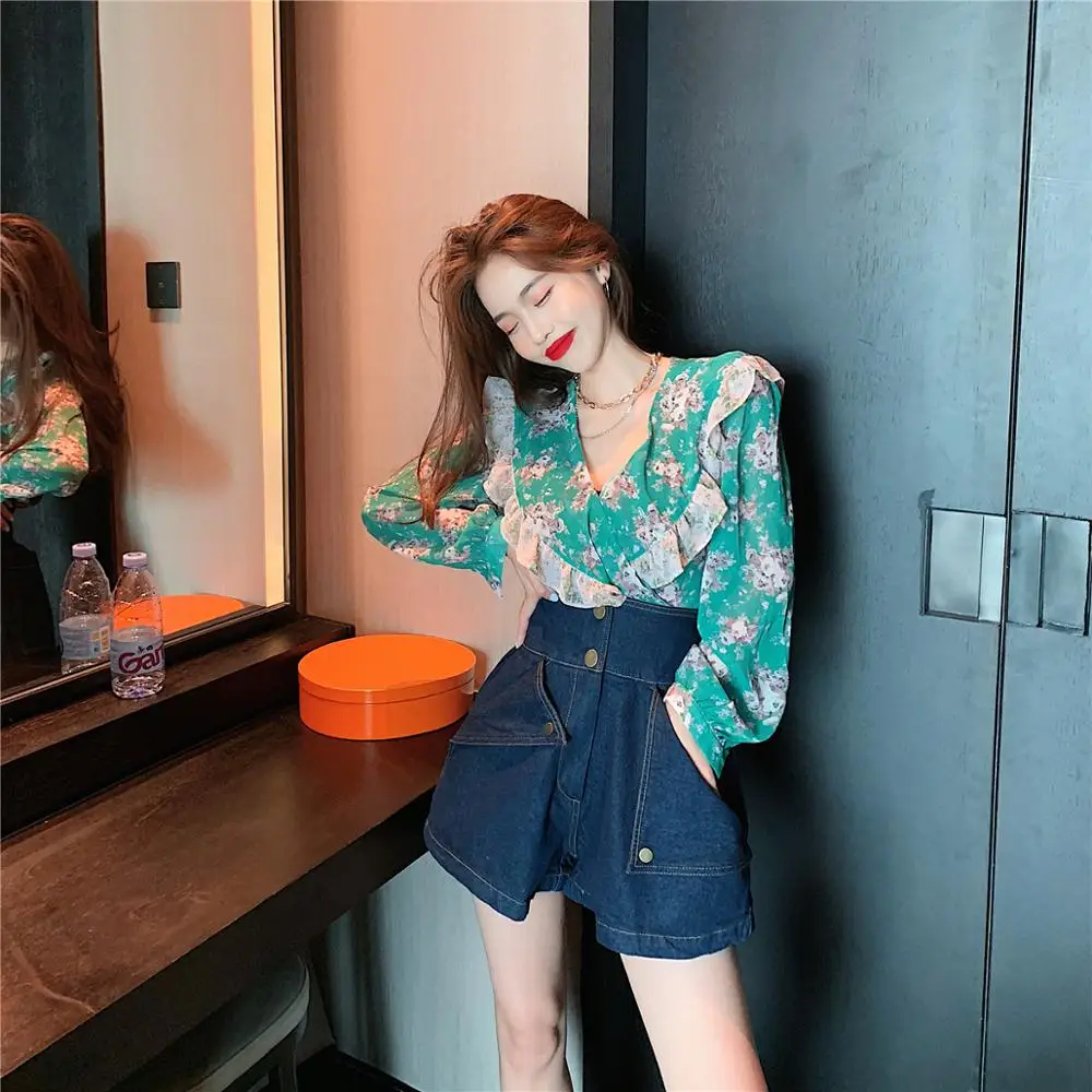 2020 Summer Fashion New Women Loose High Waist Wide Leg Casual Denim Shorts For Women Short Jeans Pant Pockets WH101
2020 Summer Fashion New Women Loose High Waist Wide Leg Casual Denim Shorts For Women Short Jeans Pant Pockets WH101