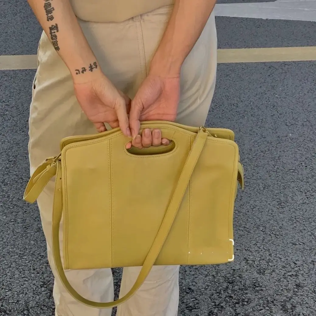 Women Casual Solid Color Large Capacity Shoulder Messenger Bag Fashion PU Leather Ladies Flap Stylish Crossbody Buckle Bags
Women Casual Solid Color Large Capacity Shoulder Messenger Bag Fashion PU Leather Ladies Flap Stylish Crossbody Buckle Bags