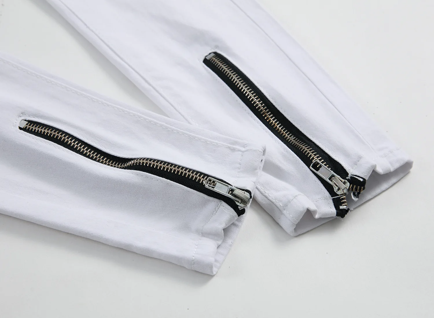 2021 Europe and the United States fashion men tight stretch broken jeans slim jeans pants street wearing white tight small foot
2021 Europe and the United States fashion men tight stretch broken jeans slim jeans pants street wearing white tight small foot