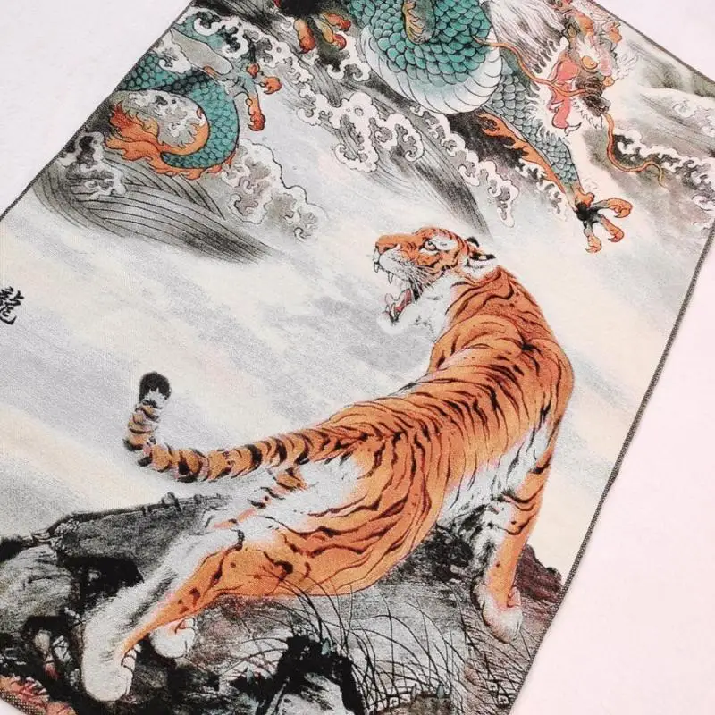 China old Tibet silk Thang ka like hanging painting fengshui Dragon Tiger statue portrait
China old Tibet silk Thang ka like hanging painting fengshui Dragon Tiger statue portrait