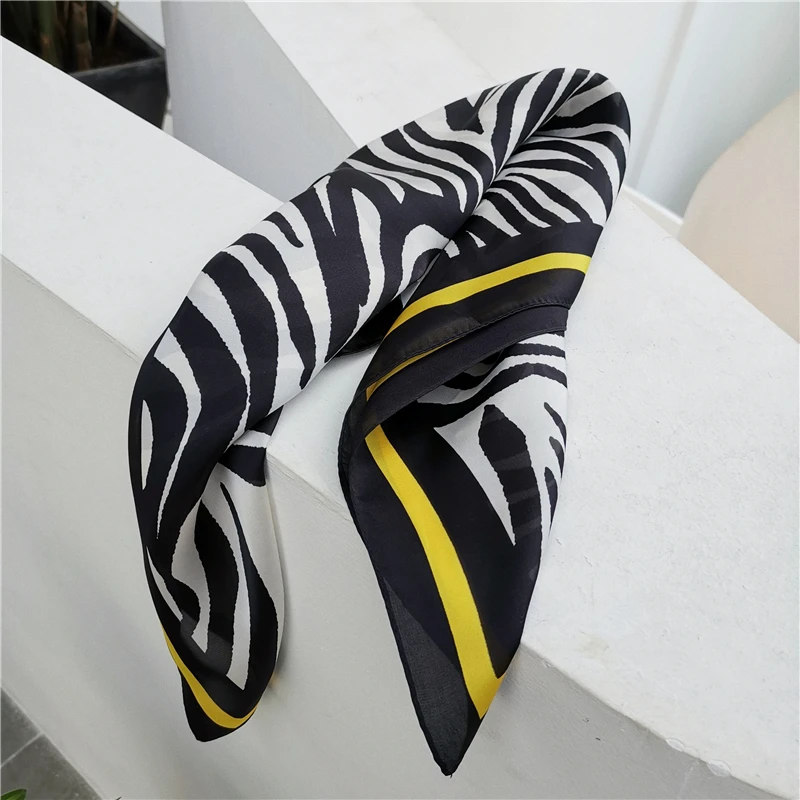 New Designer Bandana Spring Autumn Square Silk Scarf Shawls For Women Printing Flowers Fashion Woman neck Scarves Head Tie Scarf 
New Designer Bandana Spring Autumn Square Silk Scarf Shawls For Women Printing Flowers Fashion Woman neck Scarves Head Tie Scarf
