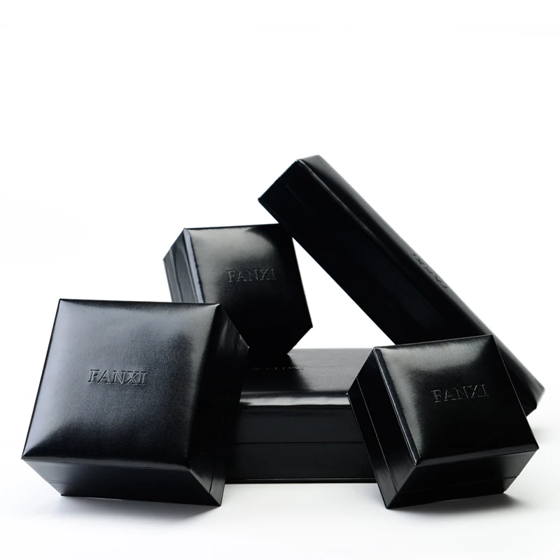 FANXI 2021 Newly Elegant Black PU Leather Jewelry Organizer Ring Package Gift Storage Box for Exhibition Prop
FANXI 2021 Newly Elegant Black PU Leather Jewelry Organizer Ring Package Gift Storage Box for Exhibition Prop