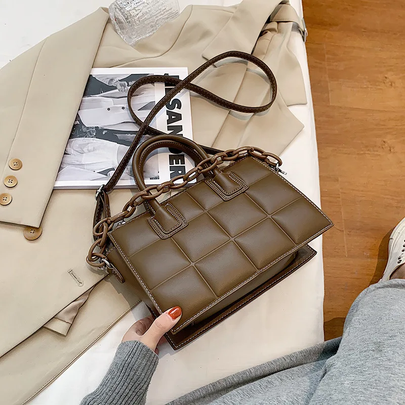 Luxury women's handbags 2021 spring new checkered fashion one-shoulder diagonal bag personalized chain small square bag
Luxury women's handbags 2021 spring new checkered fashion one-shoulder diagonal bag personalized chain small square bag