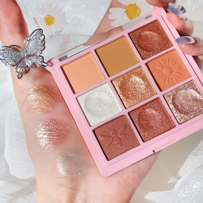 New Makeup Mafick Small Daisy 9 Color Eye Shadow Plate Powder Exquisite Bead Matte Cosmetic Eyeshadow Pallete Wholesale
New Makeup Mafick Small Daisy 9 Color Eye Shadow Plate Powder Exquisite Bead Matte Cosmetic Eyeshadow Pallete Wholesale