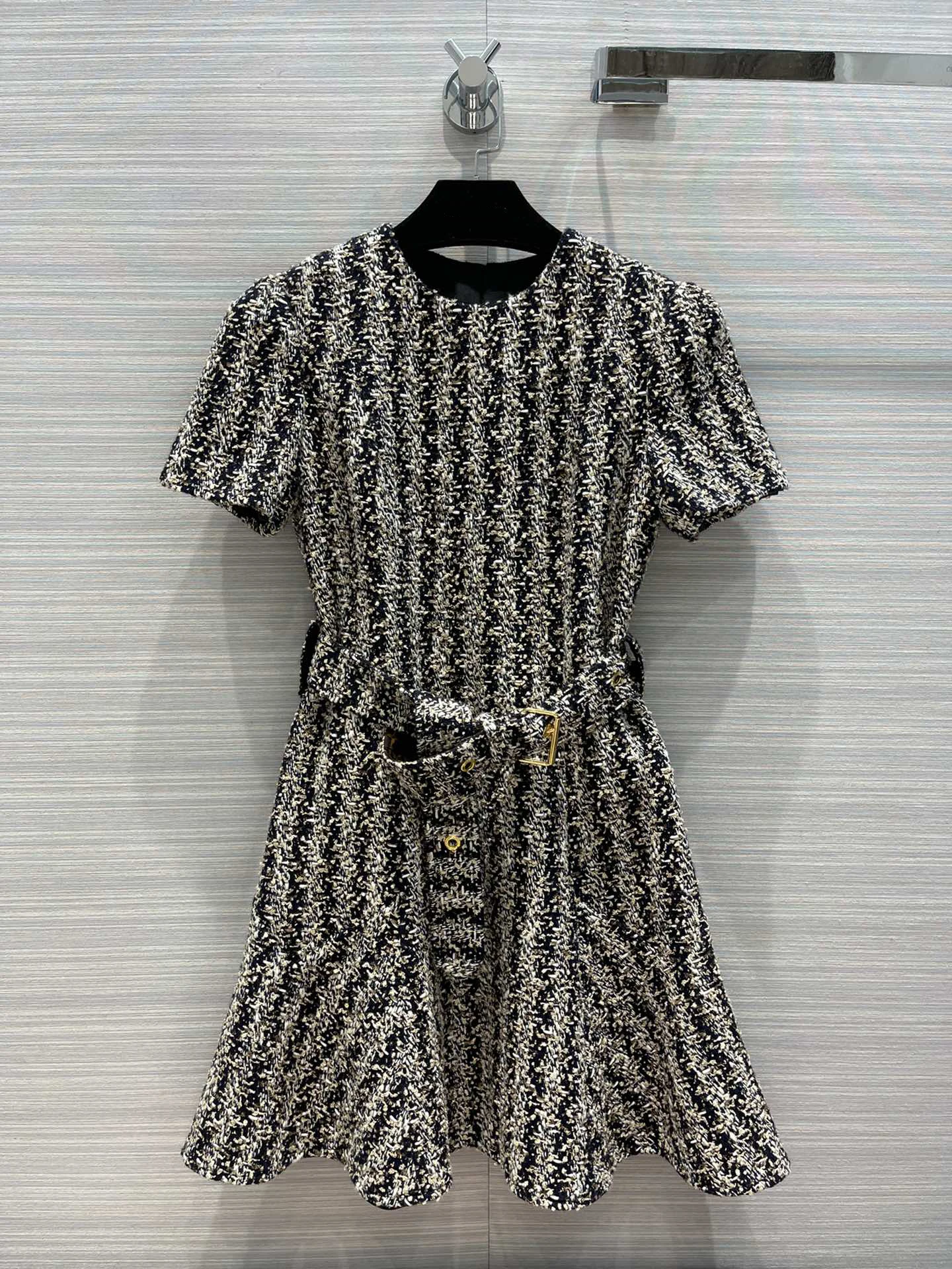 New Autumn Haute Couture A-Line Dress Tweed Anchor Metal Button L Sashes V Elegant High Quality Luxury Wool Silk Lining Women
New Autumn Haute Couture A-Line Dress Tweed Anchor Metal Button L Sashes V Elegant High Quality Luxury Wool Silk Lining Women