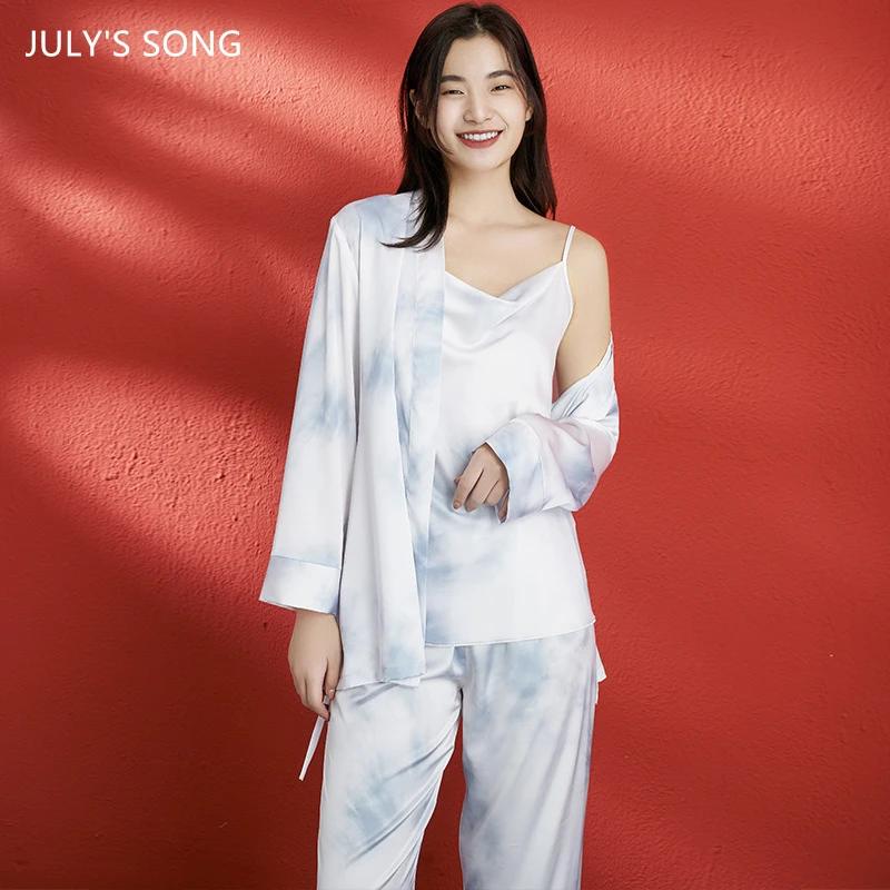 Женский пижамный комплект JULY'S SONG, из 3 предметов, из искусственного шелка, на бретельках, с принтом тай-дай, элегантная весенне-летняя одежда ...
Женский пижамный комплект JULY'S SONG, из 3 предметов, из искусственного шелка, на бретельках, с принтом тай-дай, элегантная весенне-летняя одежда ...