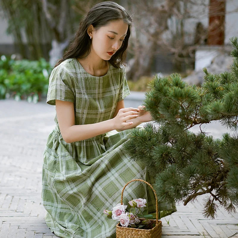 Women's Literature And Art 2021 Summer New Short-sleeved Plaid Dress Female Round Neck Waist Loose A-line Women's Long Skirt 
Women's Literature And Art 2021 Summer New Short-sleeved Plaid Dress Female Round Neck Waist Loose A-line Women's Long Skirt