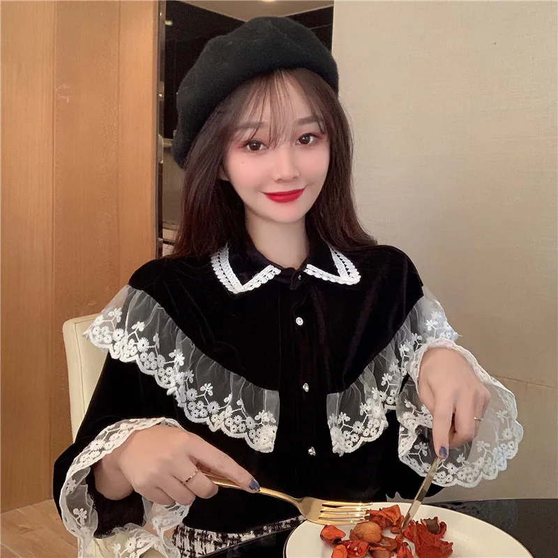 Lace Stitching Velvet Shirt Women's Design Sense Niche 2020 New Autumn and Winter Online Influencer Refined Black Top Clothes 
Lace Stitching Velvet Shirt Women's Design Sense Niche 2020 New Autumn and Winter Online Influencer Refined Black Top Clothes