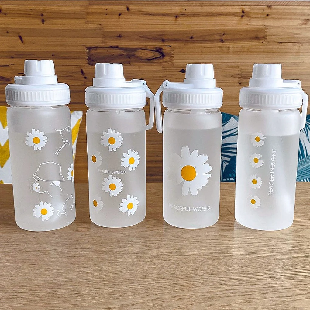 600ml Small Daisy Frosted Plastic Water Bottles BPA Free Creative Frosted Water Bottle With Portable Rope Travel Tea Water Cup
600ml Small Daisy Frosted Plastic Water Bottles BPA Free Creative Frosted Water Bottle With Portable Rope Travel Tea Water Cup