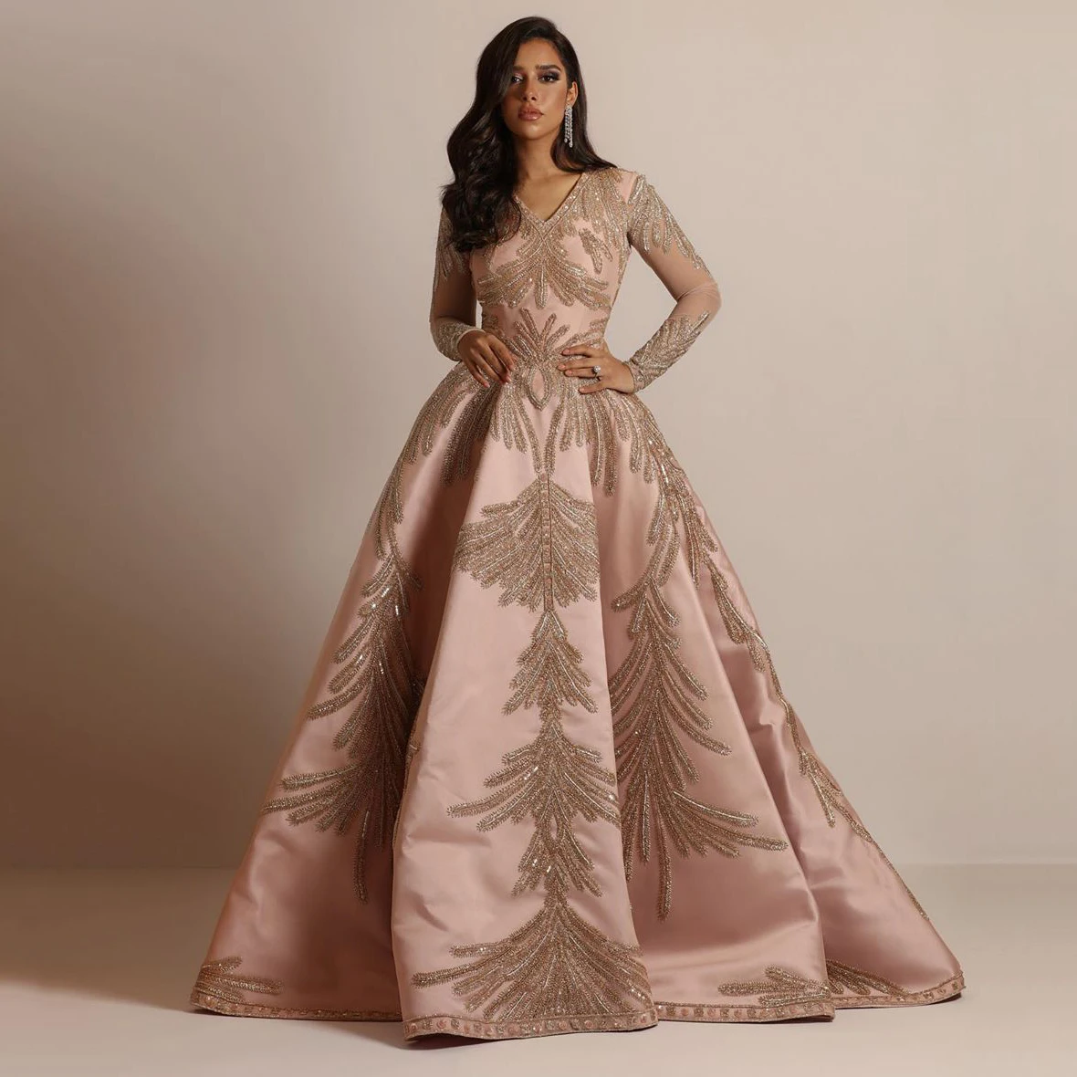 RM4007 V Neck Women Wedding Dress Floral Embroidery Floral Long Dress Floor Length Classic Designer Evening Party Dress Women
RM4007 V Neck Women Wedding Dress Floral Embroidery Floral Long Dress Floor Length Classic Designer Evening Party Dress Women