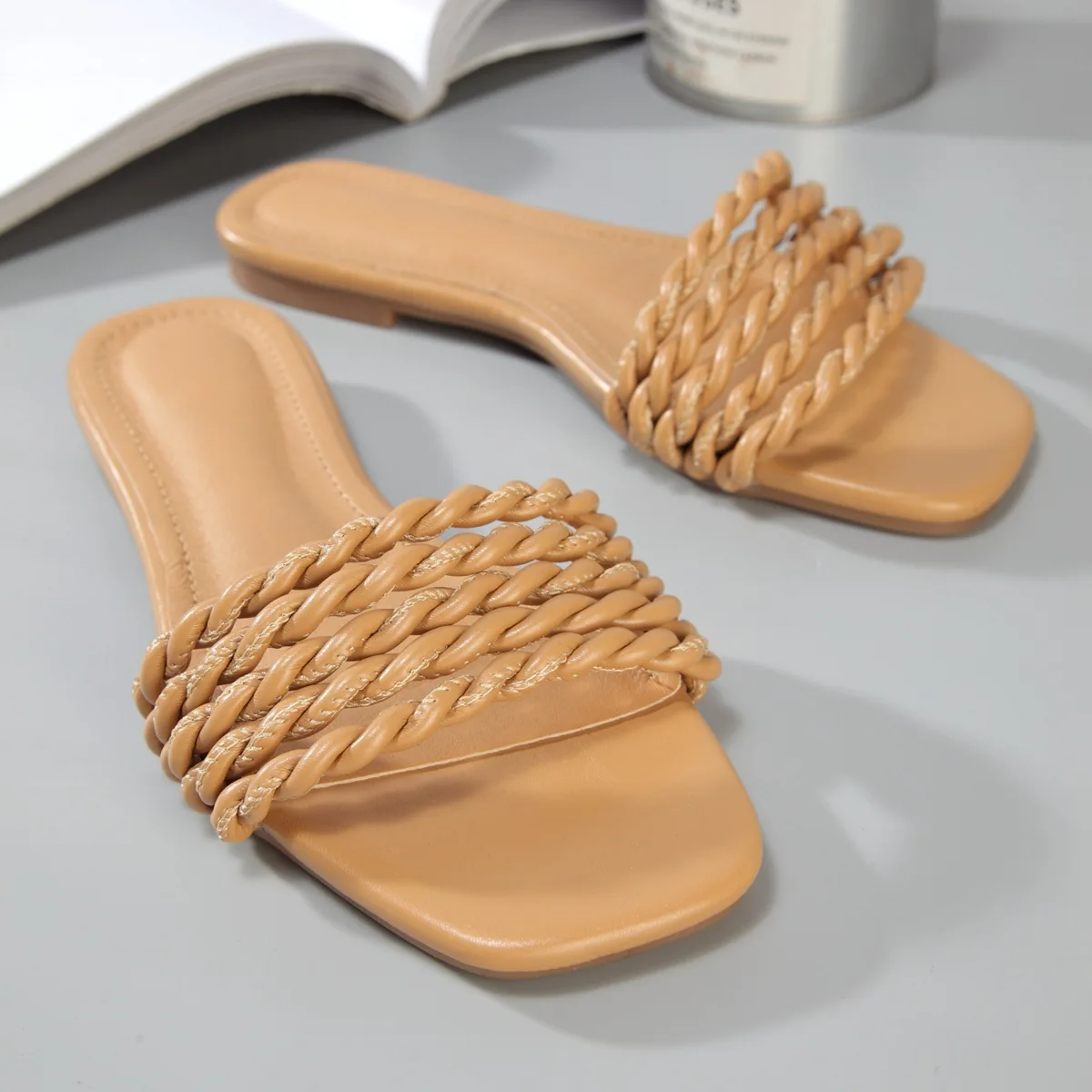 European and American women's beach flat shoes wholesale hot-selling models with special sandals and slippers 35-42 yards
European and American women's beach flat shoes wholesale hot-selling models with special sandals and slippers 35-42 yards